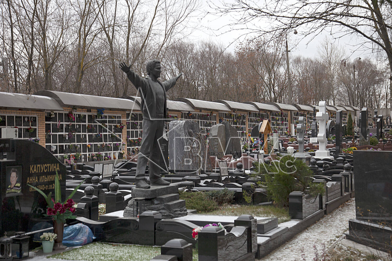 Когда на кладбищах включат воду. Кунцевское кладбище в Москве. Кунцевское кладбище могилы. Москва Марфинское кладбище. Кунцевское кладбище колумбарий.