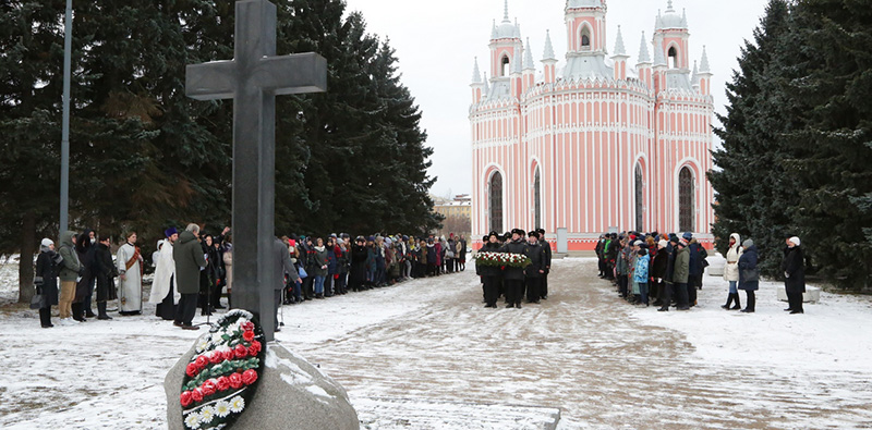 Дань памяти павших воинов на Чесменском воинском кладбище