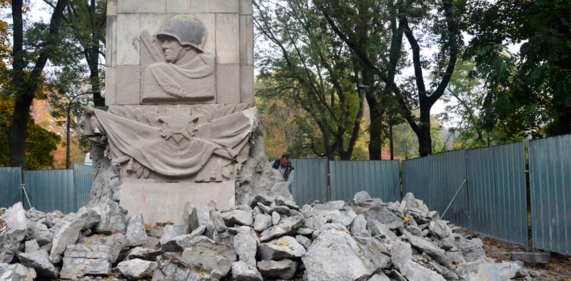 В России появился новый закон об уголовном наказании за уничтожение памятников